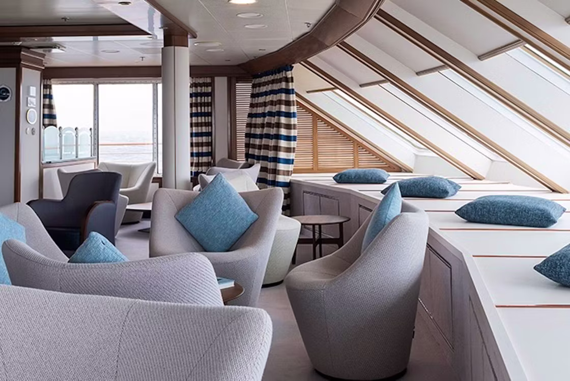 Discoverer Observation Lounge