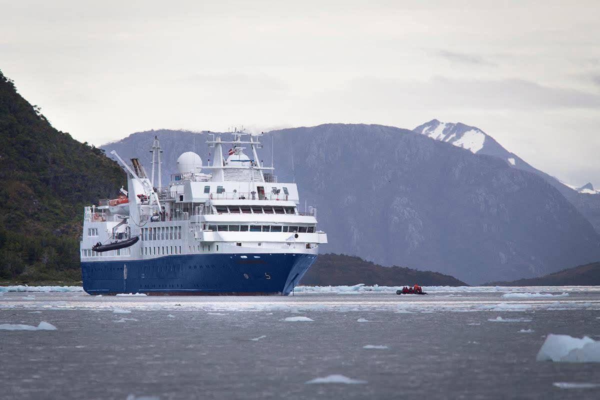 Discoverer Arctic ship