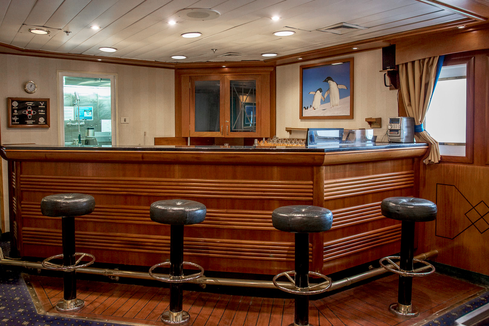 Expedition's Clipper Club Bar