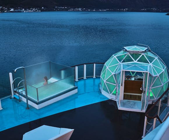 Igloo and pool onboard NG Endurance, Arctic Vessel