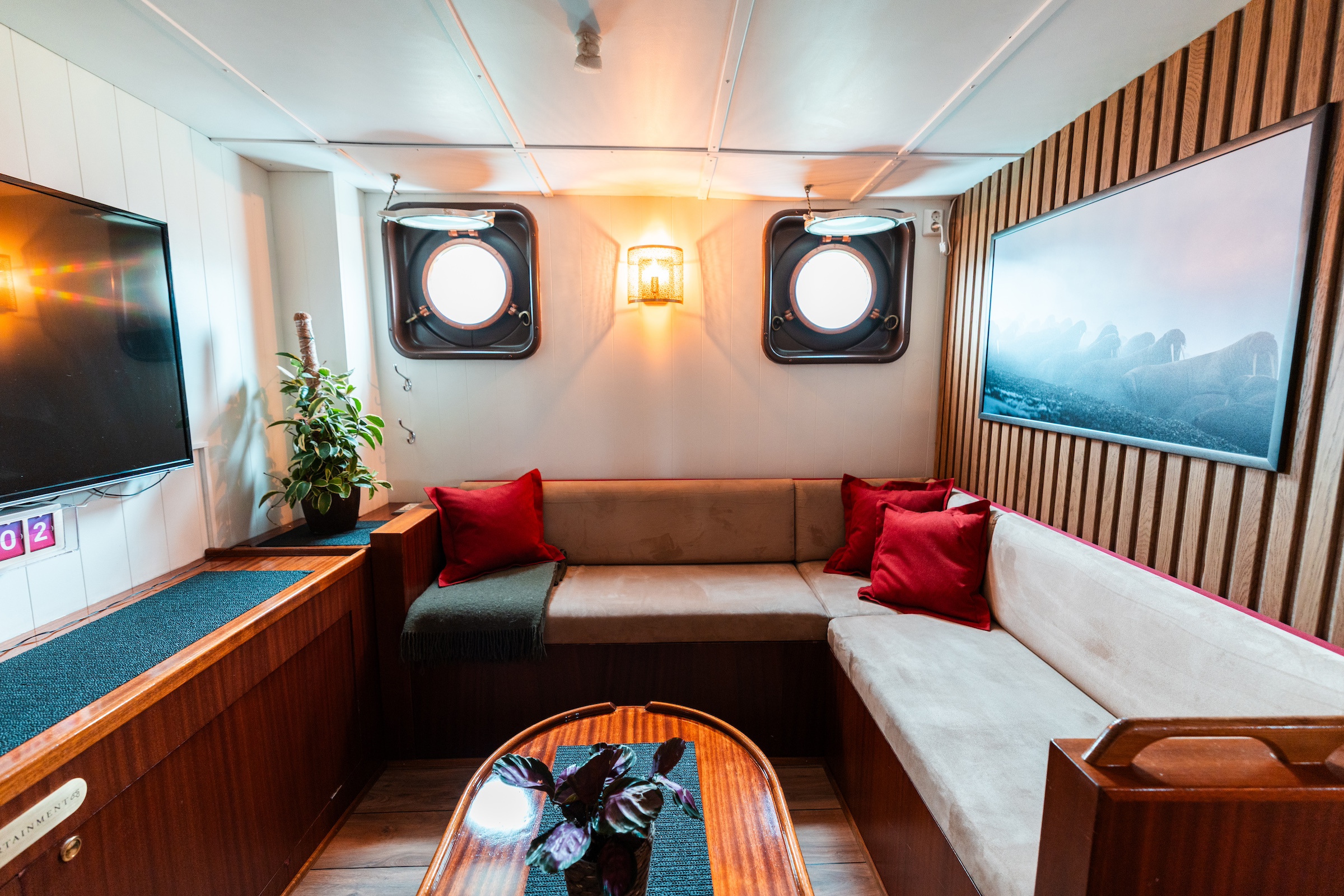 Arctic ship Kinfish's dayroom