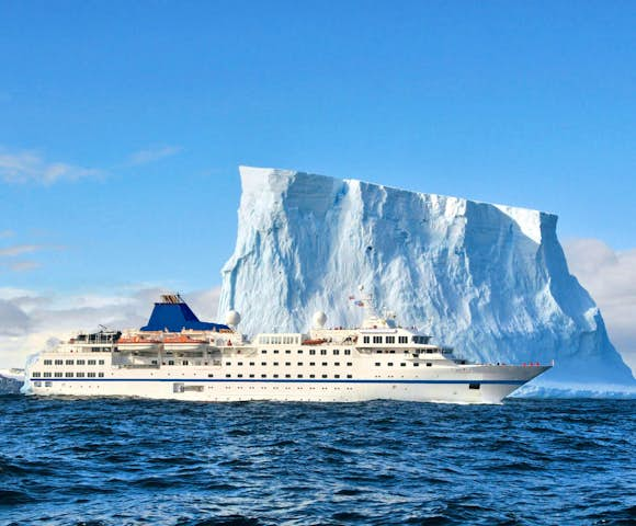 MS Adventurer - Arctic Ship