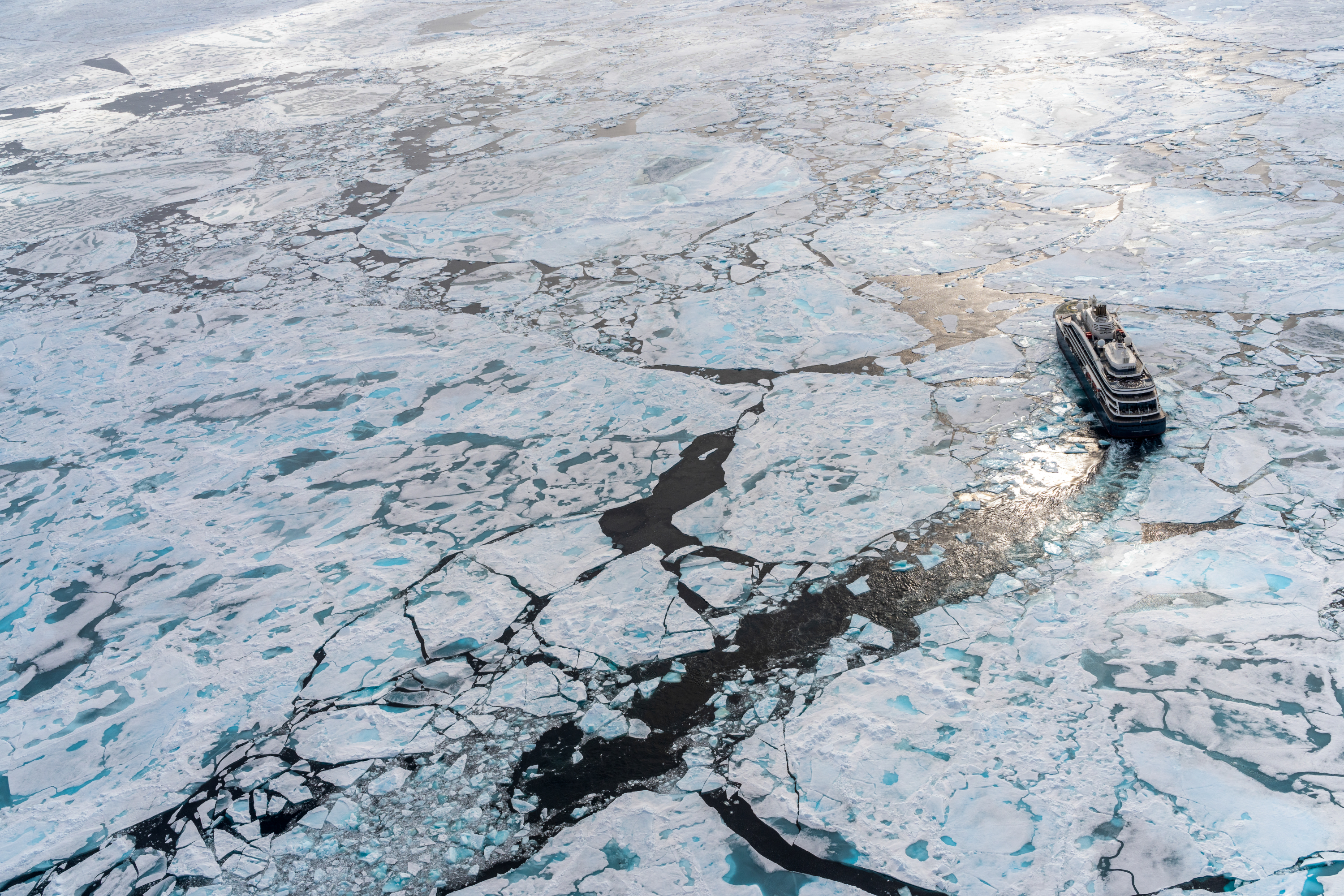 Commandant Charcot, Arctic ship