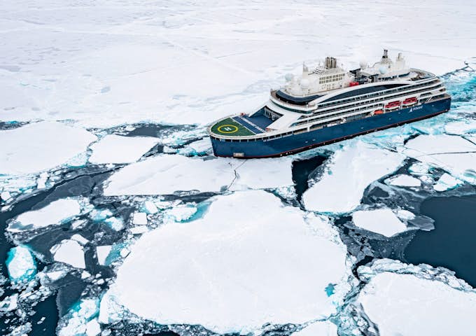 Le Commandant Charcot breaking ice