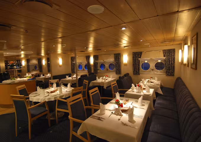 PQU_3_SUNDQUIST_RTD_QUEST_DININGROOM