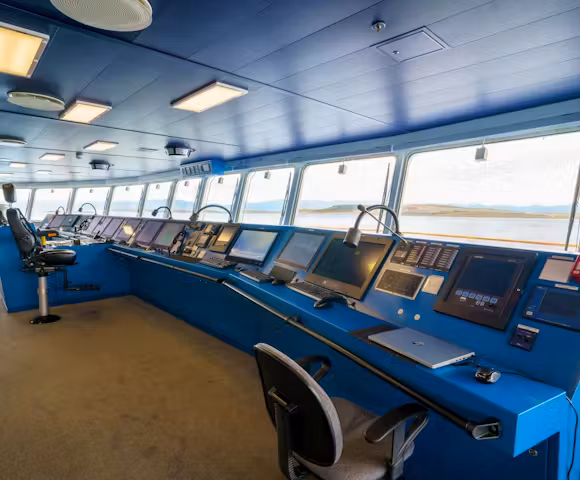 Ultramarine, Arctic vessel