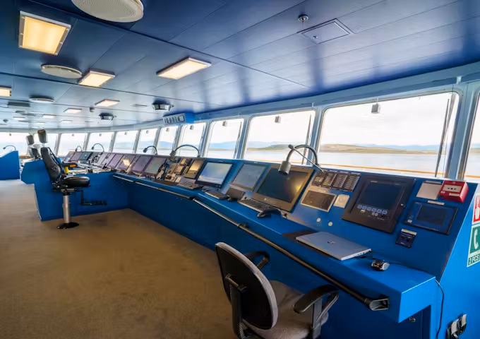 Ultramarine, Arctic vessel