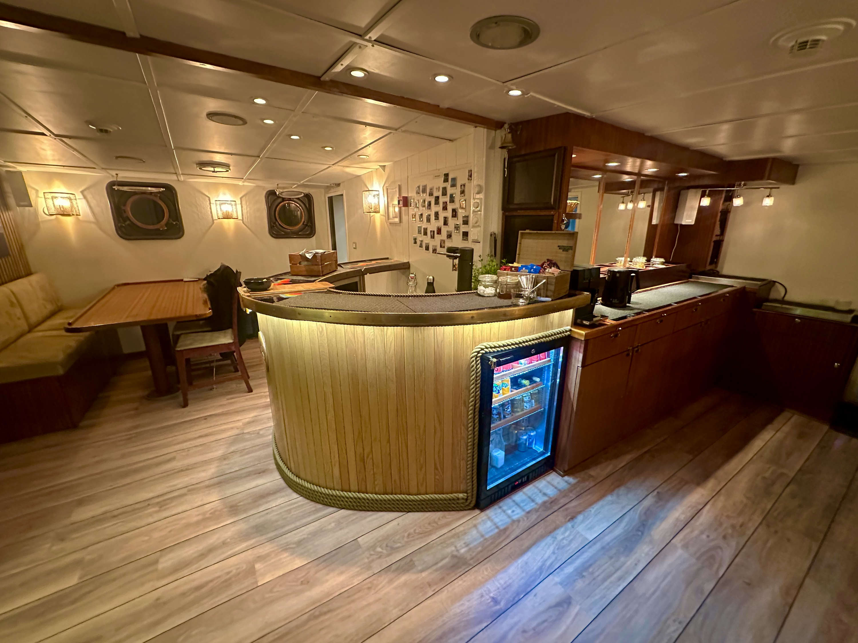 Messroom and bar on board RV Kinfish