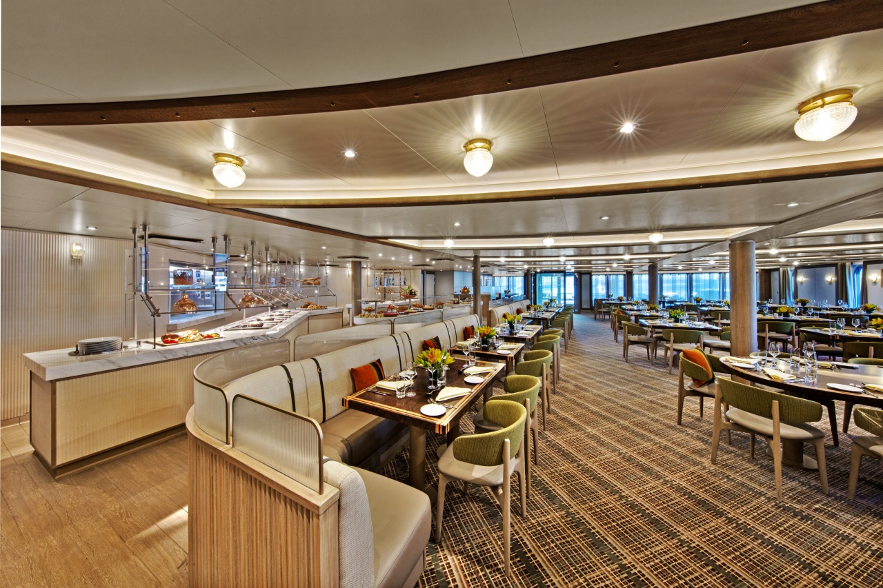 Colonnade Restaurant, Seabourn Venture