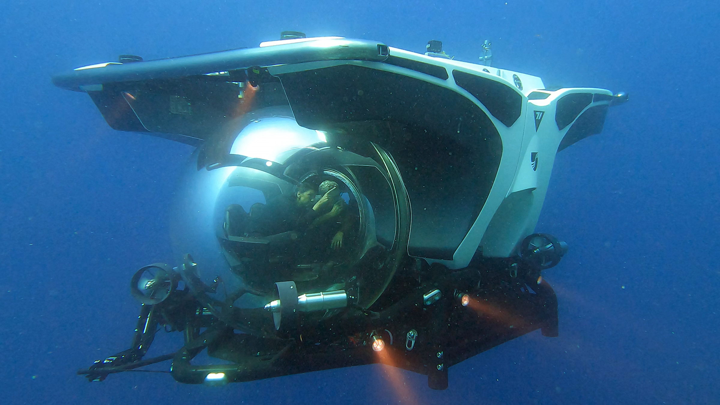 Submarine exploration in the Arctic