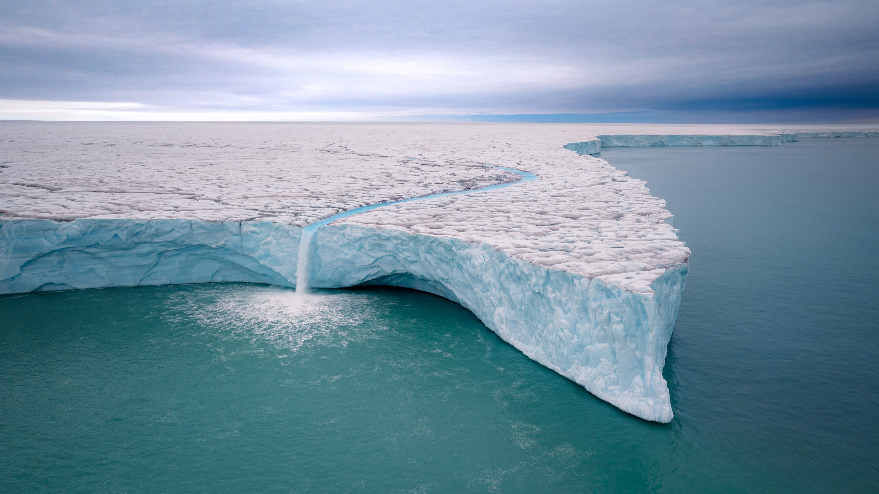 Bråsvellbreen waterfall, Svalbard