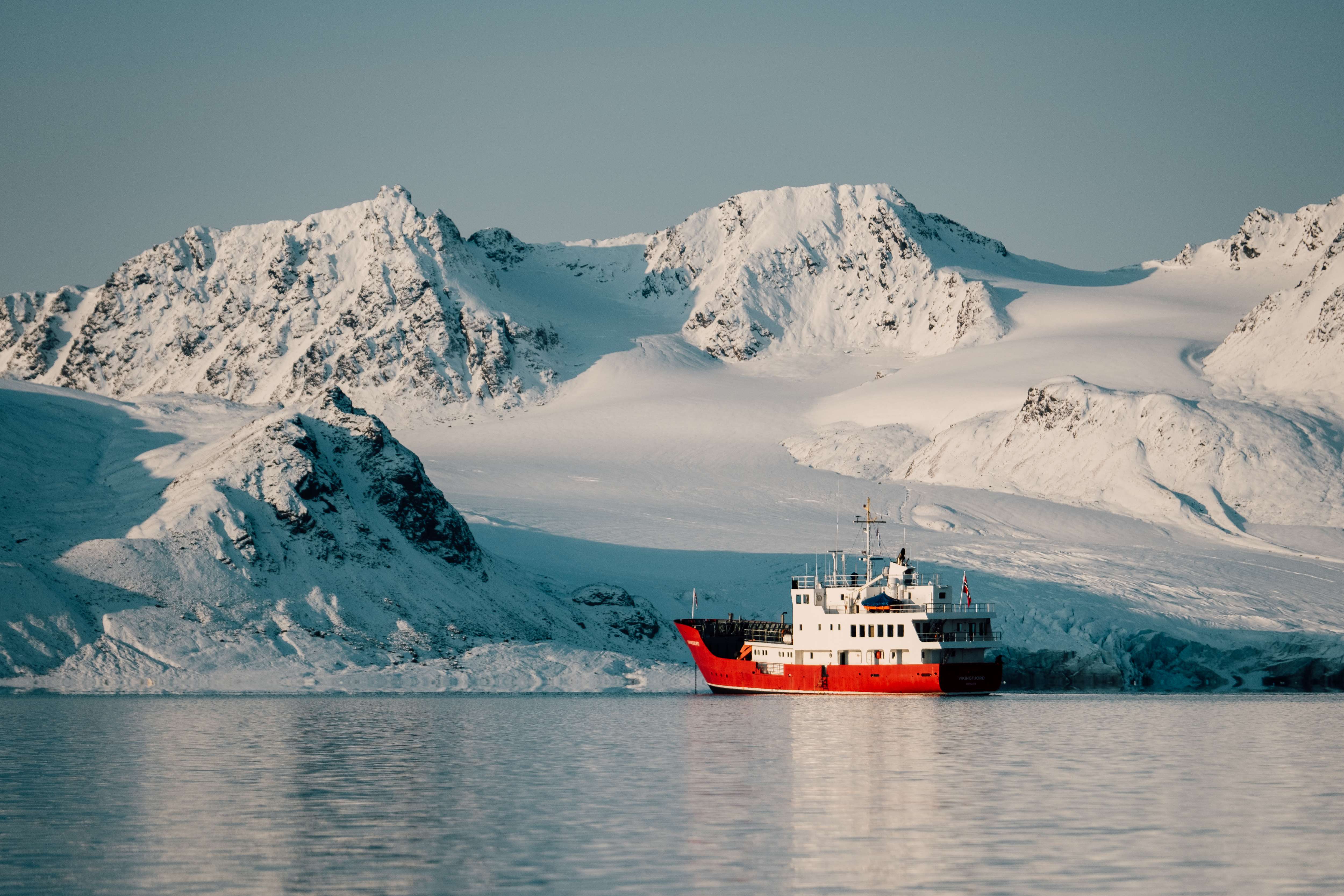 Vikingfjord anchored in Svlabard