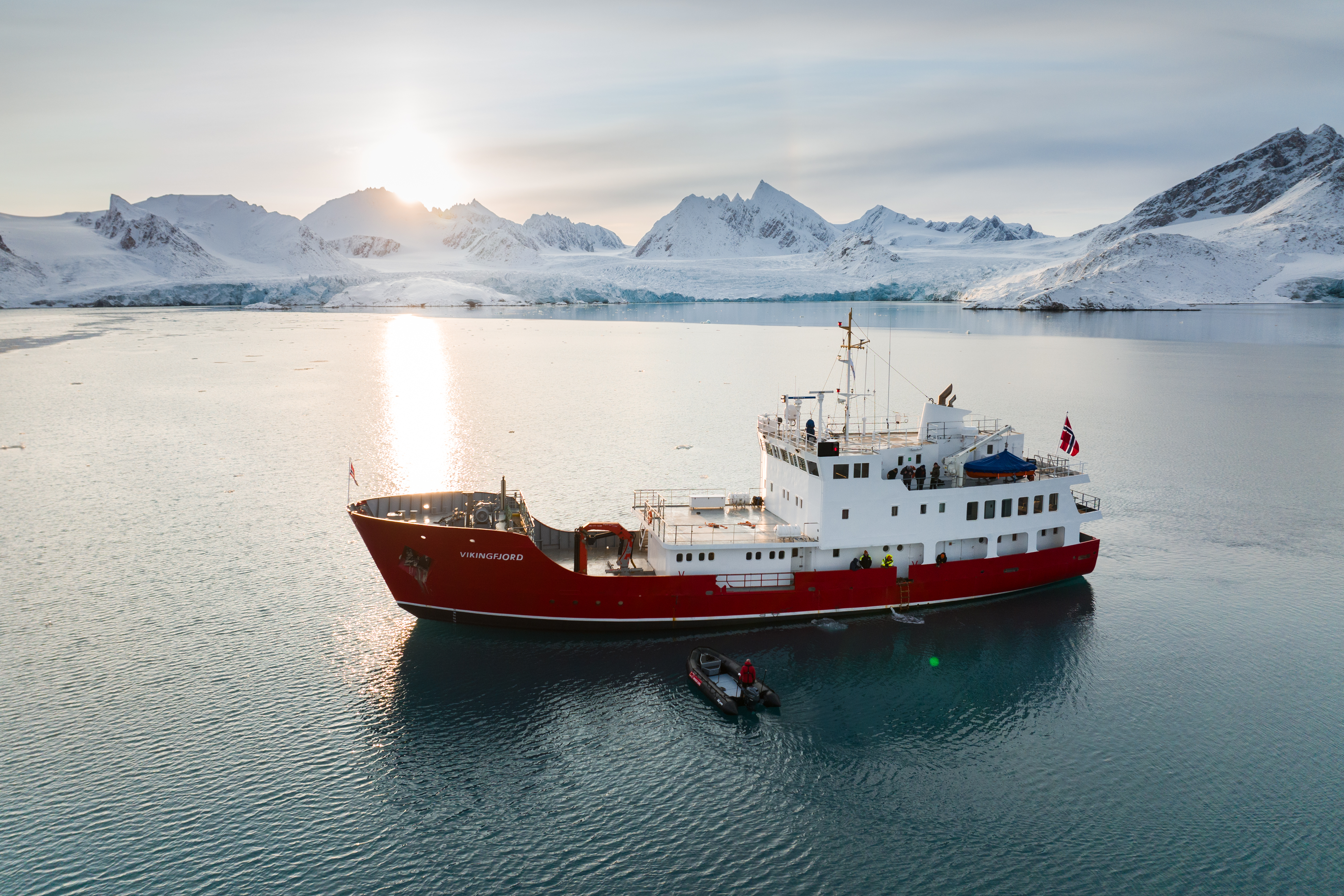 Launching a zodiac from Vikingfjord