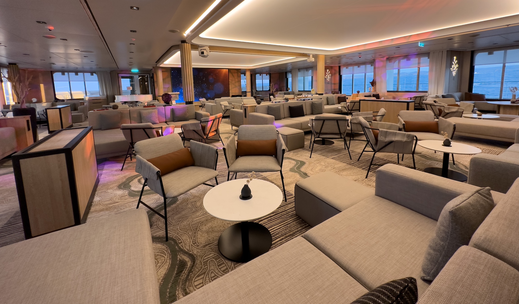 The observation lounge on the SH Diana 