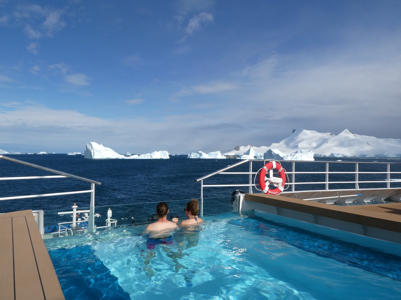 Swimming pool on the SH Vega