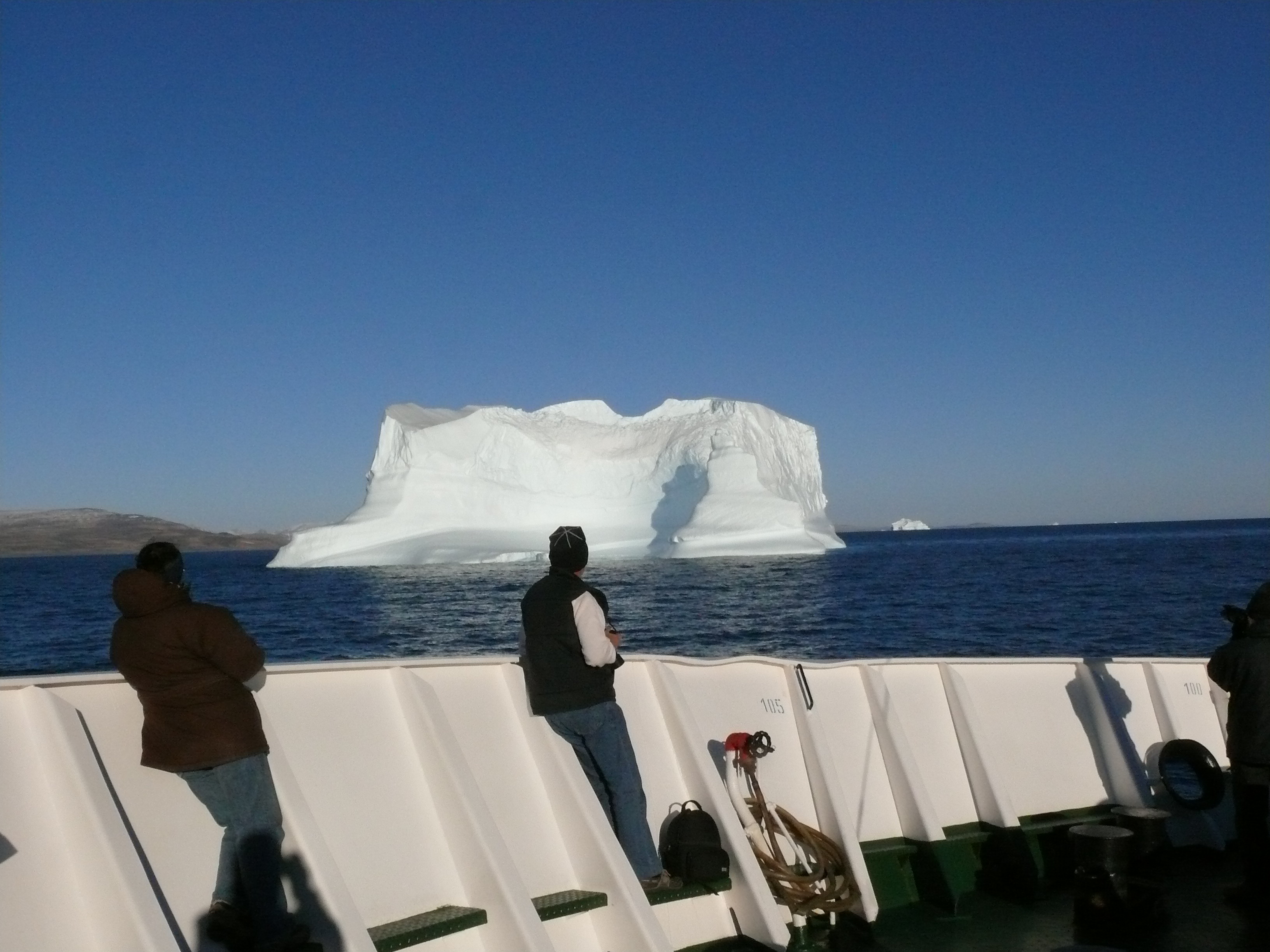 Boat-iceberg
