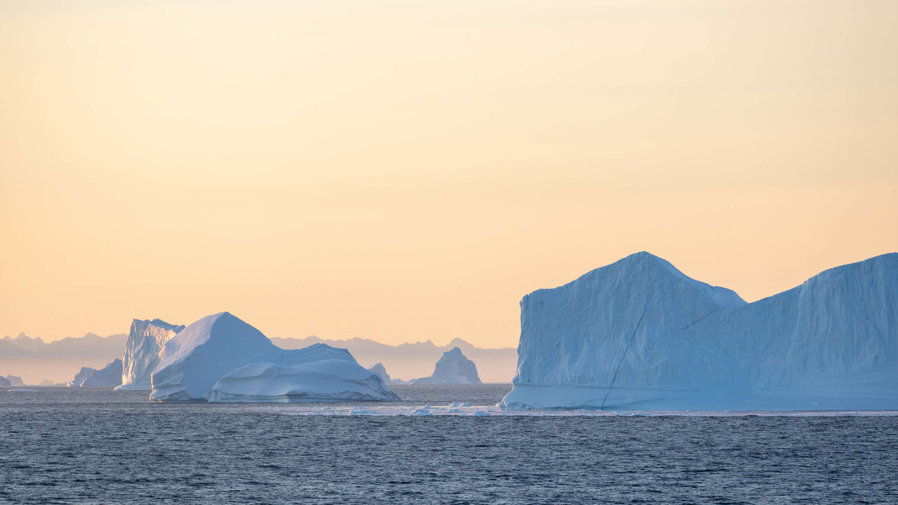 Icebergs grounded at Hall Bredning at sunset